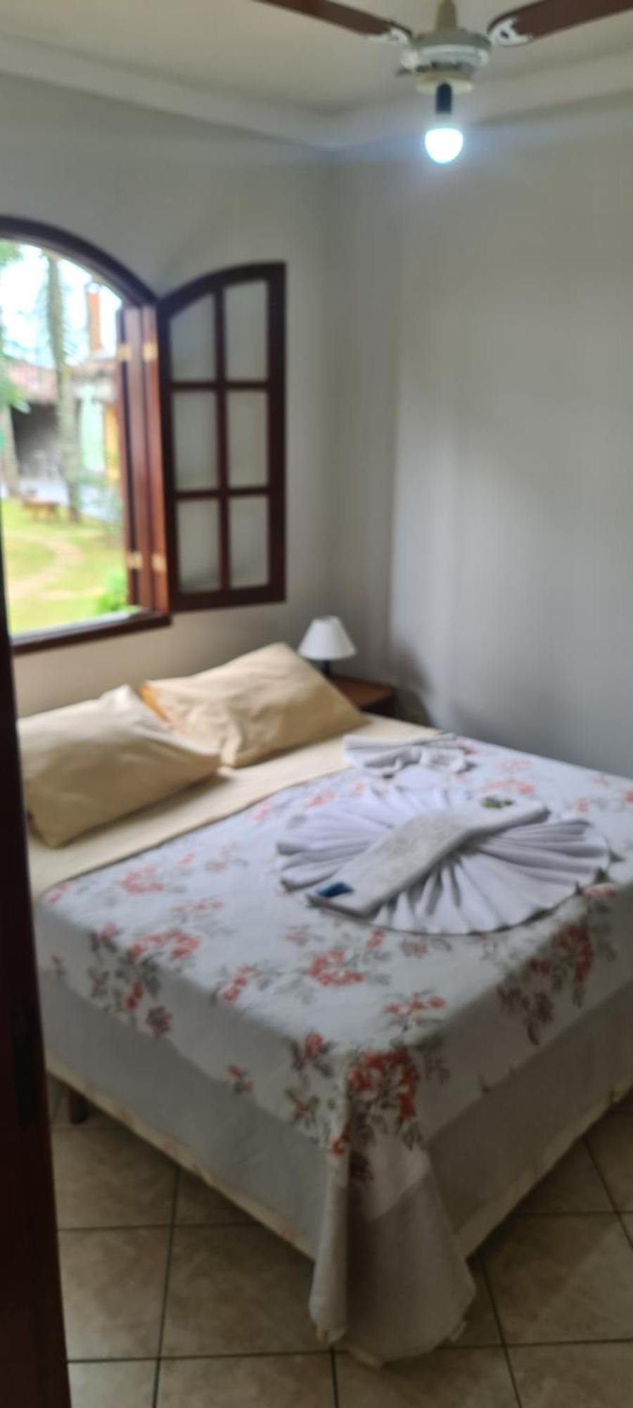 Pousada Nossa Senhora Penedo Szoba fotó A bed with a bathrobe