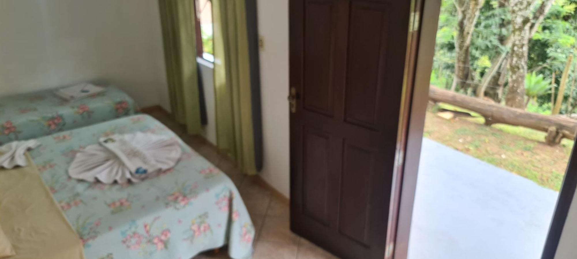 Pousada Nossa Senhora Penedo Szoba fotó A bedroom in a house in Brazil