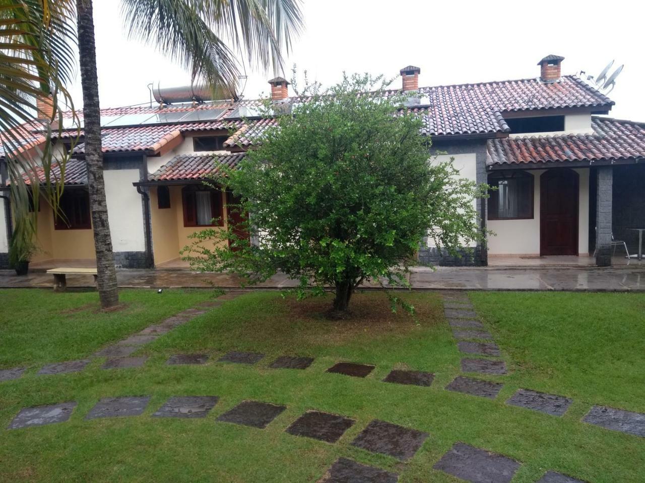 Pousada Nossa Senhora Penedo Kültér fotó A typical house in the city